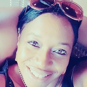 Meet your Posher, Devona